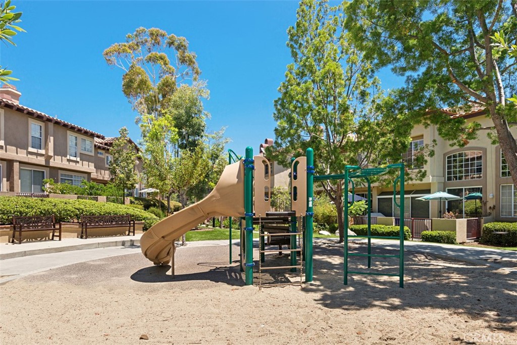 https://media.crmls.org/medias/5375879a-d0f9-4948-951b-712b9c9047f1.jpg?preset=X-Large