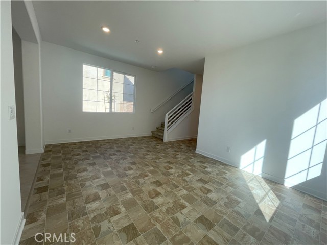 Detail Gallery Image 8 of 21 For 2591 Pheasant Way, Ontario,  CA 91761 - 4 Beds | 2/1 Baths