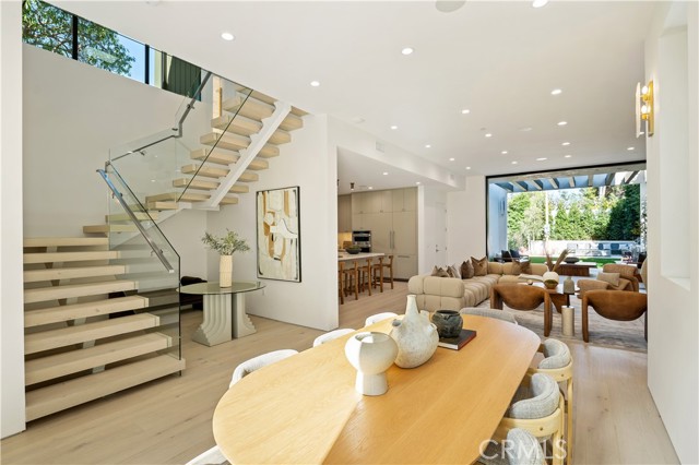 10840 Queensland, Los Angeles CA: https://media.crmls.org/medias/53767867-4872-4595-8e22-e06f54071b25.jpg