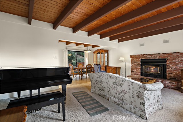 Detail Gallery Image 10 of 40 For 994 Lausanne Dr, Crestline,  CA 92325 - 4 Beds | 2/1 Baths