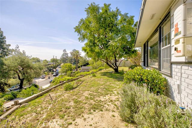 Detail Gallery Image 4 of 32 For 10557 Mahoney, Sunland,  CA 91040 - 3 Beds | 2 Baths