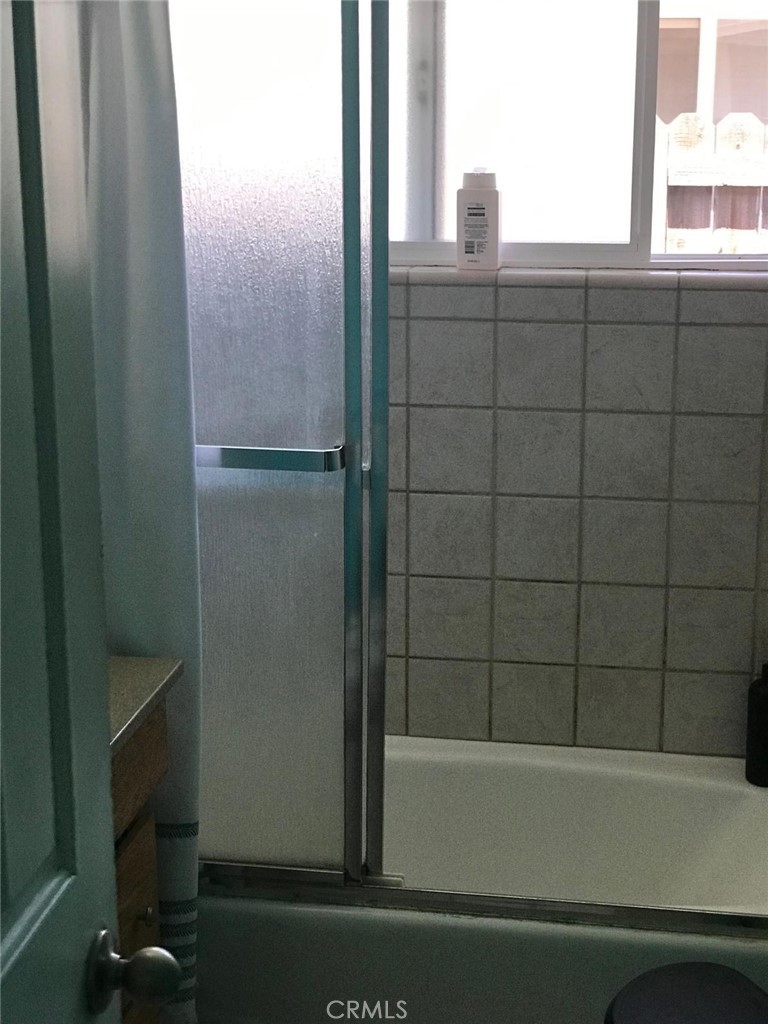https://media.crmls.org/medias/537769e0-c47c-48e2-95a2-8a8c92a4e109.jpg?preset=X-Large