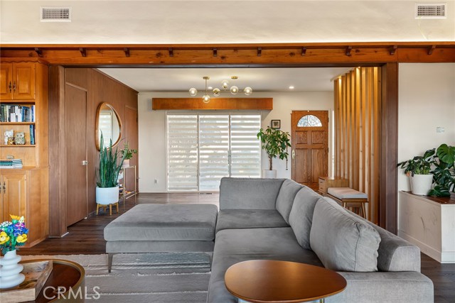 Detail Gallery Image 12 of 62 For 10705 Cranks Rd, Culver City,  CA 90230 - 3 Beds | 2 Baths