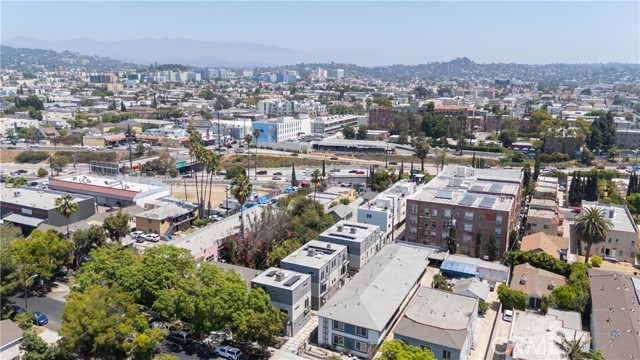 1032 N Oxford Avenue, Los Angeles CA: https://media.crmls.org/medias/53783112-b6e6-4546-a0ee-cb9cd1a52294.jpg