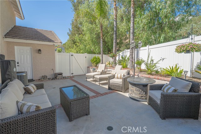 Detail Gallery Image 54 of 65 For 20019 Nutcracker Ct, Canyon Country,  CA 91351 - 4 Beds | 2/1 Baths