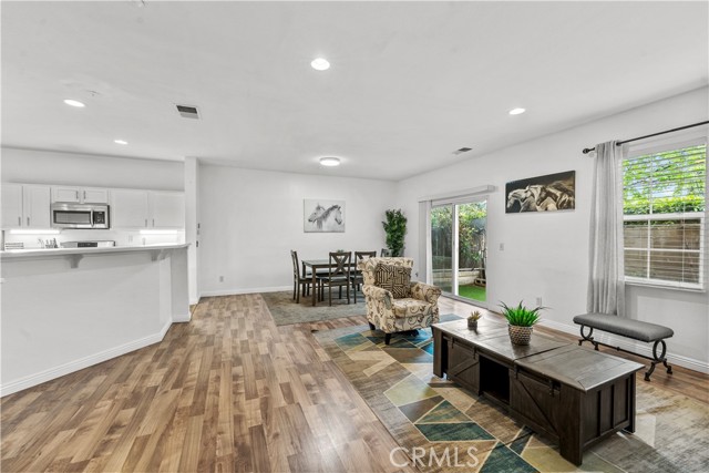 7353 Ellena W, Rancho Cucamonga CA: https://media.crmls.org/medias/537b2688-2388-4e14-9de3-e2a5a7644eff.jpg