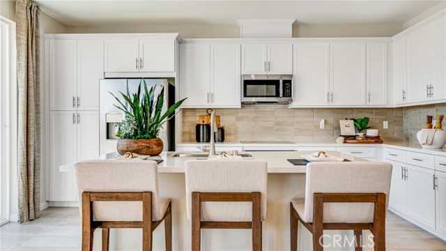 2711 E Amberley Privado