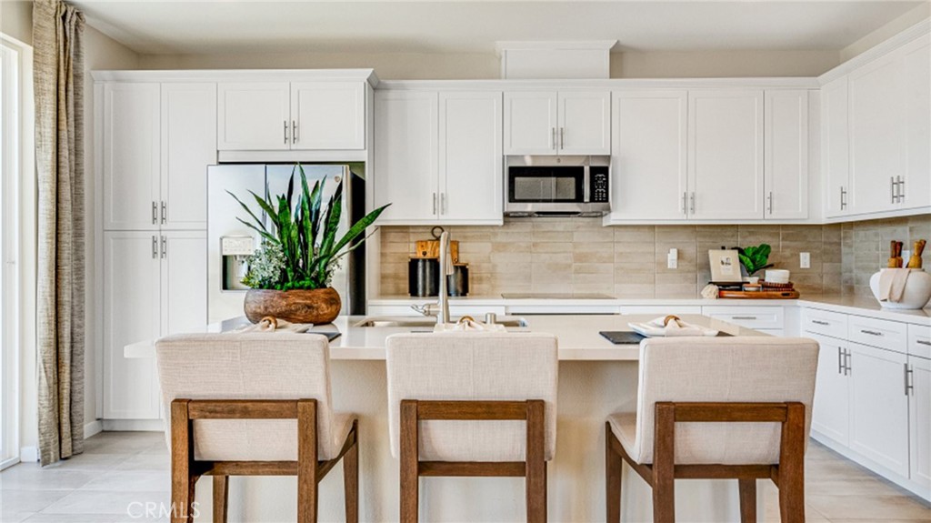 2711 E Amberley Privado