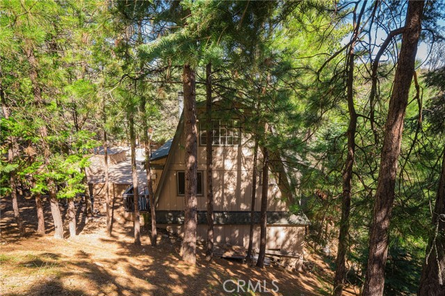 Detail Gallery Image 4 of 49 For 26980 Everest, Lake Arrowhead,  CA 92317 - 2 Beds | 2 Baths