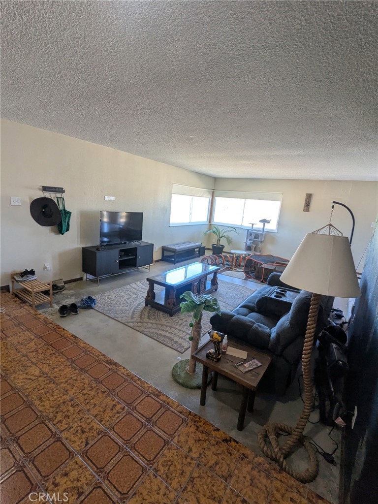 https://media.crmls.org/medias/537bef66-672b-47d5-a1fe-49a29e464de3.jpg?preset=X-Large