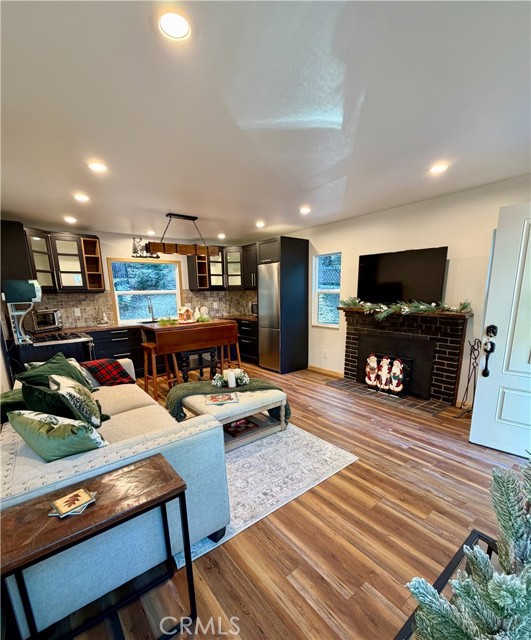 Detail Gallery Image 9 of 26 For 675 Pinnacle, Lake Arrowhead,  CA 92352 - 3 Beds | 2 Baths