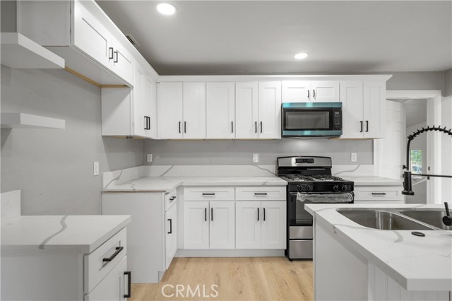 Detail Gallery Image 8 of 27 For 629 Ford St, Corona,  CA 92879 - 4 Beds | 2 Baths