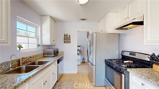 18271 Treleven Avenue, Lake Elsinore CA: https://media.crmls.org/medias/537d1b94-e36b-4677-8ef5-2d50e622dee4.jpg