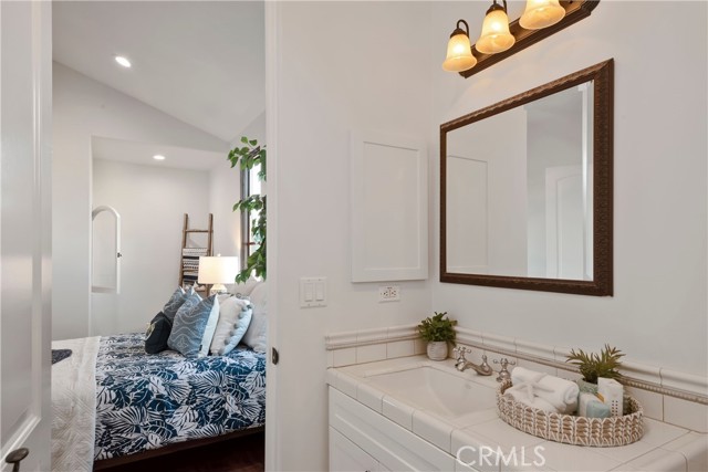 1725 Oak Avenue, Manhattan Beach, California 90266, 4 Bedrooms Bedrooms, ,4 BathroomsBathrooms,Residential,Sold,Oak,SB21251679