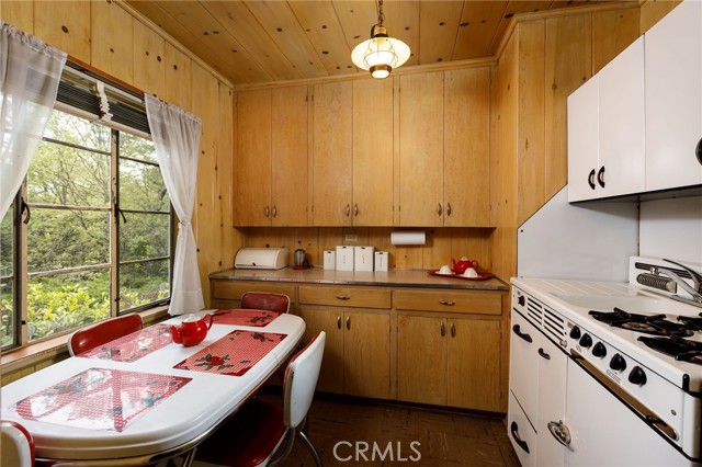 Detail Gallery Image 66 of 75 For 28641 North Shore Rd, Lake Arrowhead,  CA 92352 - 14 Beds | 11/1 Baths