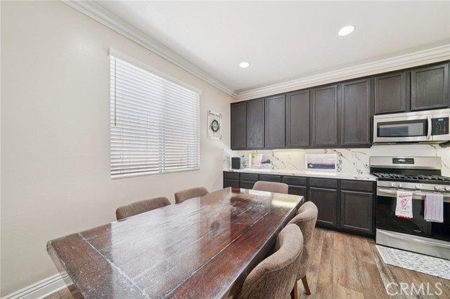 Detail Gallery Image 6 of 22 For 6953 Catawba Dr, Fontana,  CA 92336 - 4 Beds | 2/1 Baths