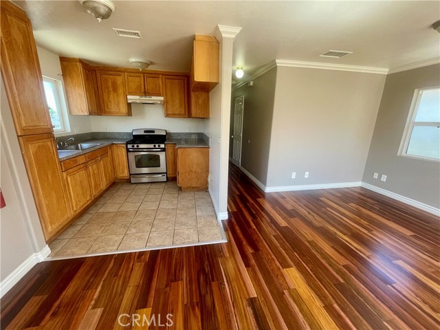 214 N Spruce Avenue, Rialto CA: https://media.crmls.org/medias/53809d89-3be2-40d4-9d59-f99e4f2244b9.jpg