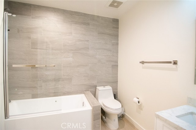 Detail Gallery Image 7 of 53 For 1187 Crenshaw Bld #102,  Los Angeles,  CA 90019 - 2 Beds | 3 Baths