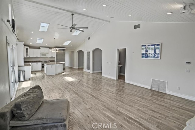 Detail Gallery Image 11 of 30 For 32580 Willow Ln, Agua Dulce,  CA 91390 - 3 Beds | 2/1 Baths