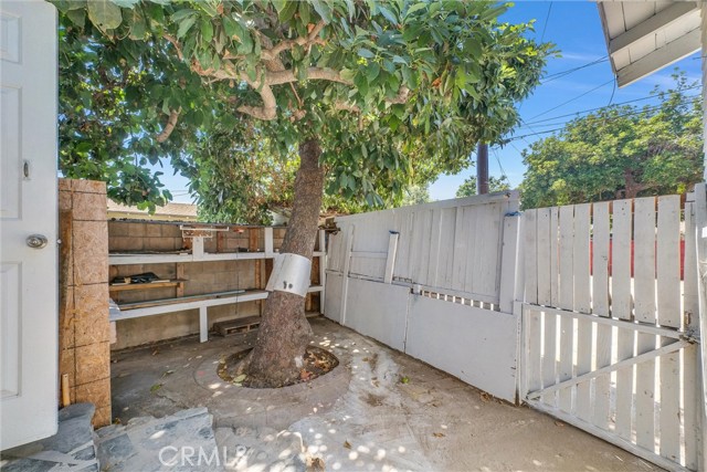 820 S Van Ness Avenue, Santa Ana CA: https://media.crmls.org/medias/538202b7-5b3c-498f-a814-98bf25fc633a.jpg