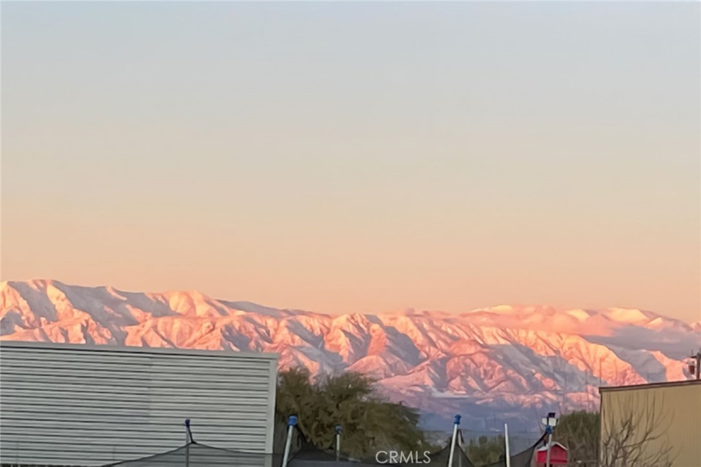 https://media.crmls.org/medias/53832437-421d-4fbc-9c3d-0460e7df5f01.jpg?preset=X-Large