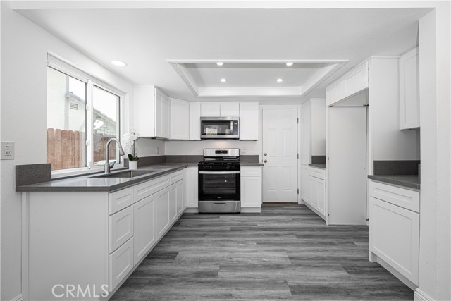 Detail Gallery Image 16 of 49 For 14791 Mountain High Dr, Fontana,  CA 92337 - 4 Beds | 2/1 Baths