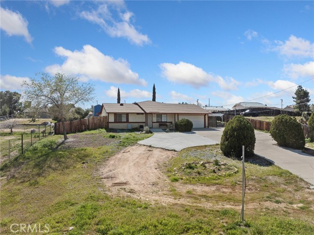 Detail Gallery Image 4 of 33 For 18449 Hackberry, Hesperia,  CA 92345 - 3 Beds | 2 Baths