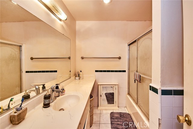 8034 Worthy Drive, Westminster CA: https://media.crmls.org/medias/53858e75-89f0-4fd9-9b34-6a15ca5712f2.jpg