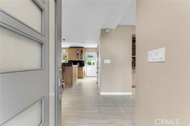 5187 Llano Drive, Woodland Hills CA: https://media.crmls.org/medias/53874d8c-a8e9-406e-80b0-fe72e1406407.jpg