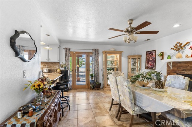 20071 Serrano, Apple Valley CA: https://media.crmls.org/medias/5387a982-b4e8-4093-adbf-9068a18aaaa4.jpg