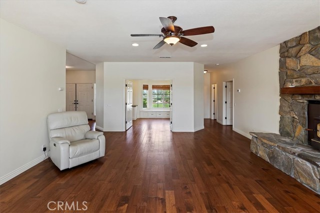 40624 Calle Cancion, Temecula CA: https://media.crmls.org/medias/5387f20a-1c07-404f-b226-192c1ea12bcf.jpg