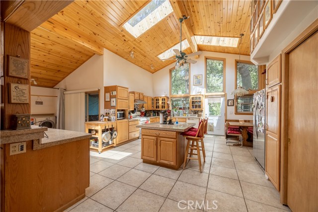 793 Knight Avenue, Big Bear Lake CA: https://media.crmls.org/medias/5388157f-fb29-4401-8076-f2fa89acc5c5.jpg