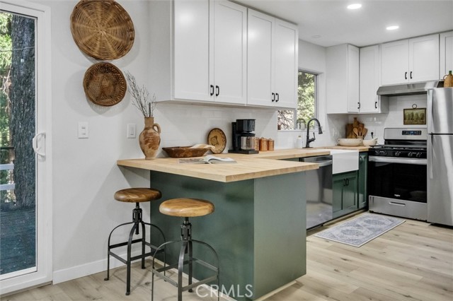 Detail Gallery Image 7 of 33 For 377 Hillside, Lake Arrowhead,  CA 92352 - 3 Beds | 2 Baths