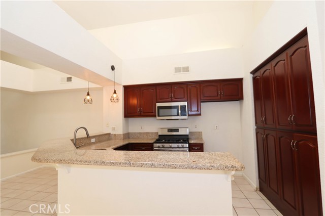 Detail Gallery Image 8 of 45 For 75 Hidden Valley Rd, Pomona,  CA 91766 - 3 Beds | 2 Baths