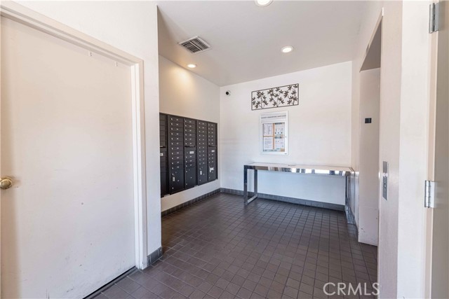 Detail Gallery Image 17 of 21 For 6815 Remmet Ave #319,  Canoga Park,  CA 91303 - 1 Beds | 1 Baths