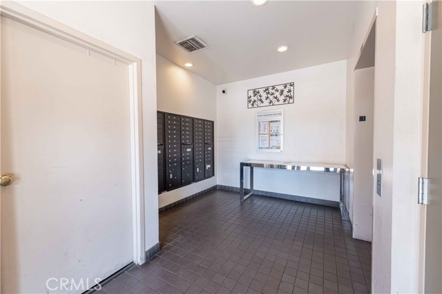 Detail Gallery Image 17 of 21 For 6815 Remmet Ave #319,  Canoga Park,  CA 91303 - 1 Beds | 1 Baths