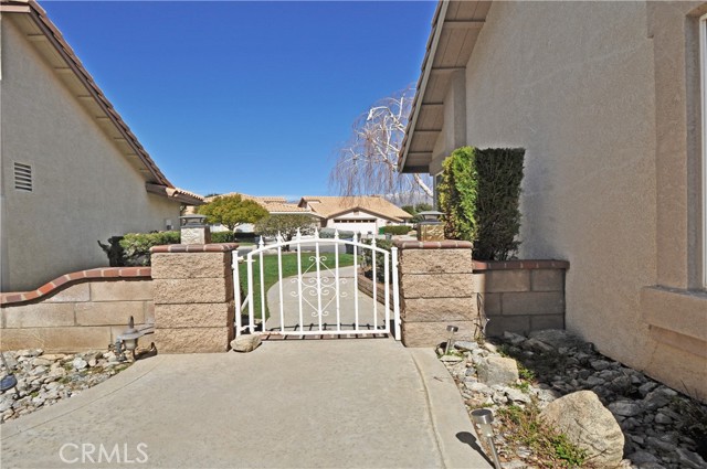 5976 Spanish Trail, Banning CA: https://media.crmls.org/medias/53898e8e-8f34-4b6a-a57b-fb0f1e3fa95f.jpg
