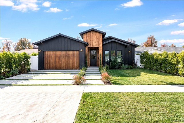 Detail Gallery Image 2 of 55 For 5323 Allott Ave, Sherman Oaks,  CA 91401 - 4 Beds | 4/1 Baths