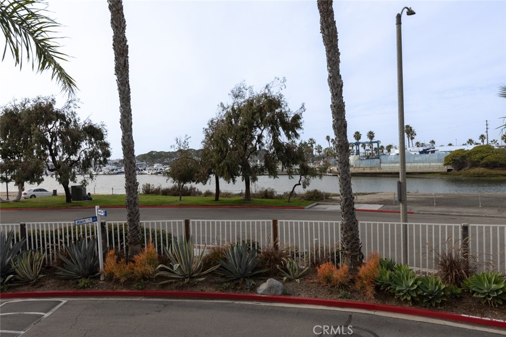 https://media.crmls.org/medias/538a27db-f1dd-4eaa-9275-4e4cd7a0150f.jpg?preset=X-Large