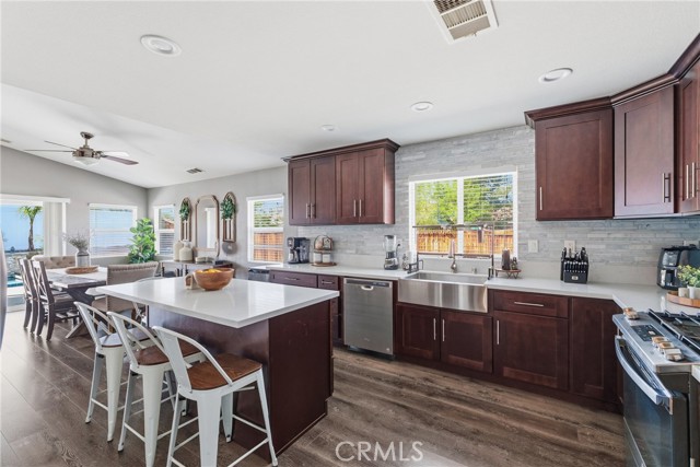 Detail Gallery Image 9 of 39 For 10943 Hillsborough, Adelanto,  CA 92301 - 4 Beds | 2 Baths