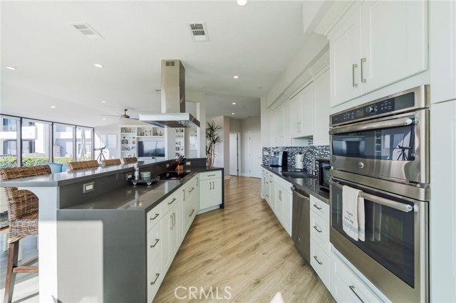 Detail Gallery Image 11 of 59 For 230 Lille Lane #113,  Newport Beach,  CA 92663 - 3 Beds | 3 Baths