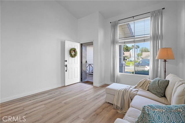 Detail Gallery Image 2 of 26 For 1480 Floral Park St, Corona,  CA 92881 - 3 Beds | 2 Baths