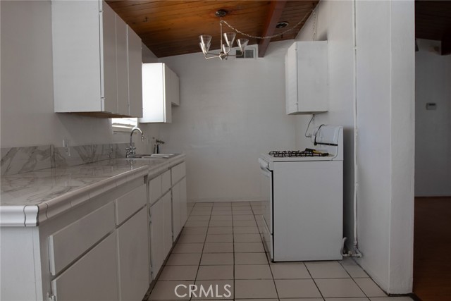 Detail Gallery Image 6 of 37 For 16268 Lorene Dr, Victorville,  CA 92395 - 3 Beds | 3 Baths