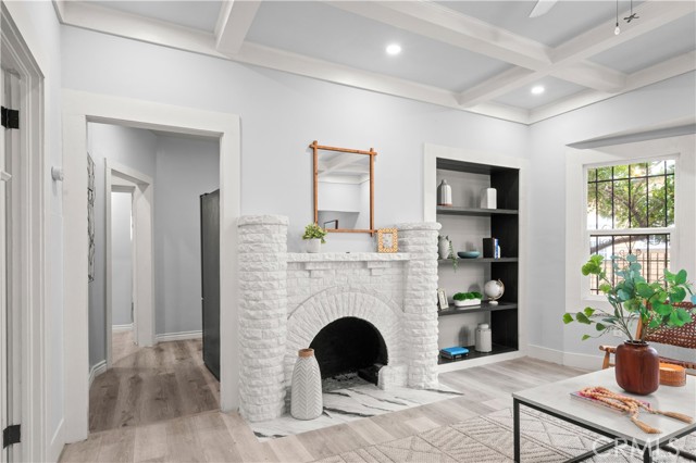 Detail Gallery Image 9 of 46 For 331 W 52nd Pl, Los Angeles,  CA 90037 - 3 Beds | 1 Baths