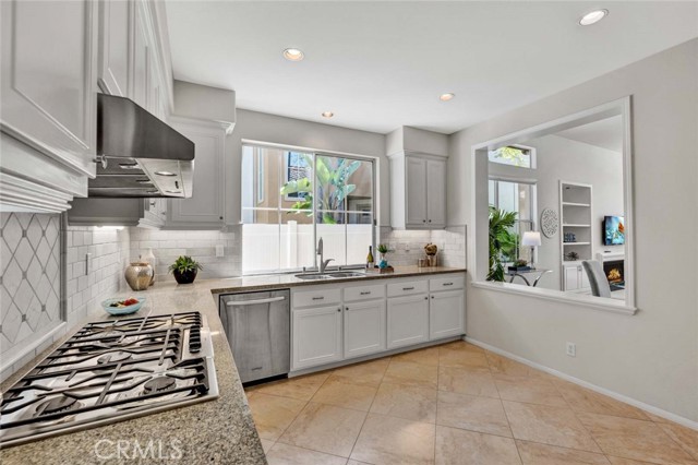Detail Gallery Image 10 of 24 For 2516 Lewis Dr, Tustin,  CA 92782 - 3 Beds | 2/1 Baths