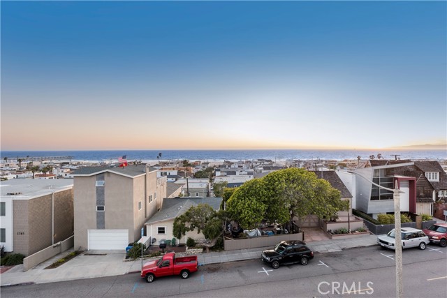 1820 Manhattan Avenue, Hermosa Beach, California 90254, 5 Bedrooms Bedrooms, ,6 BathroomsBathrooms,Residential,Sold,Manhattan,SB22093926