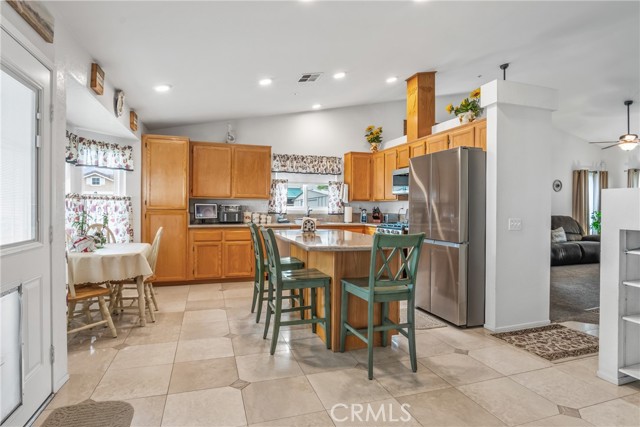 7483 Catalpa Avenue, Highland CA: https://media.crmls.org/medias/538fc343-d7a5-4dbb-be11-7f448baa8feb.jpg