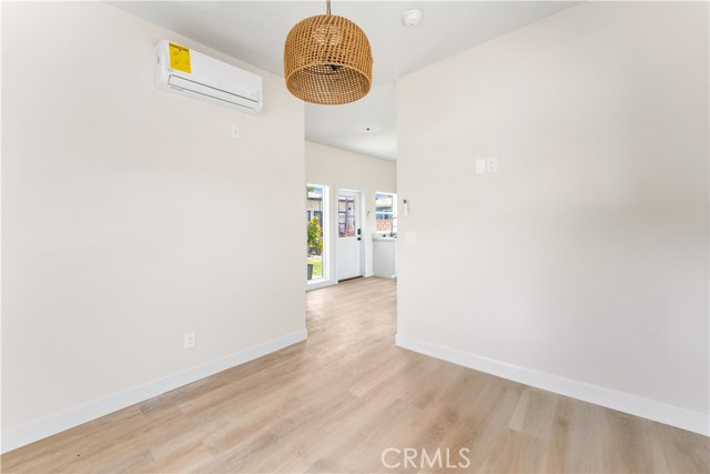 Detail Gallery Image 4 of 13 For 925 W Maple Ave, Orange,  CA 92868 - 2 Beds | 2 Baths
