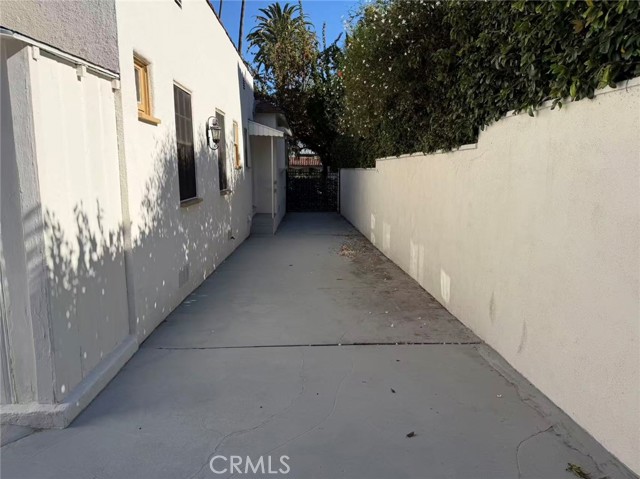 Detail Gallery Image 25 of 26 For 113 N Doheny, Beverly Hills,  CA 90211 - 4 Beds | 2/1 Baths