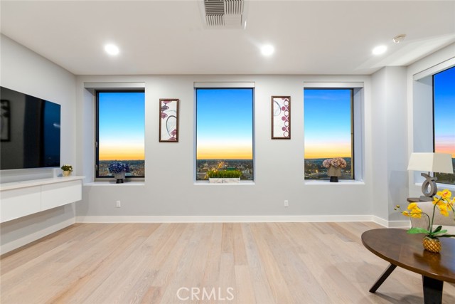 Front Image Thumbnail for CRTR26185837